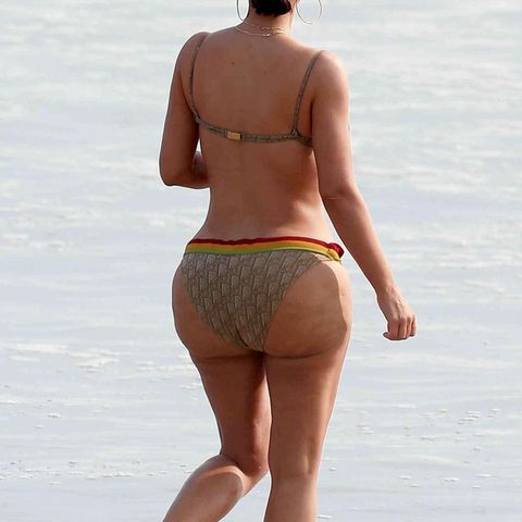 So sehen Kim Kardashians Kurven ohne Photoshop-Bearbeitung aus