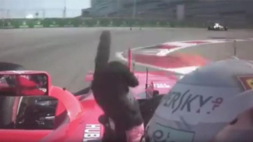 Sebastian Vettel Stinkefinger Sebastian Vettel Stinkefinger