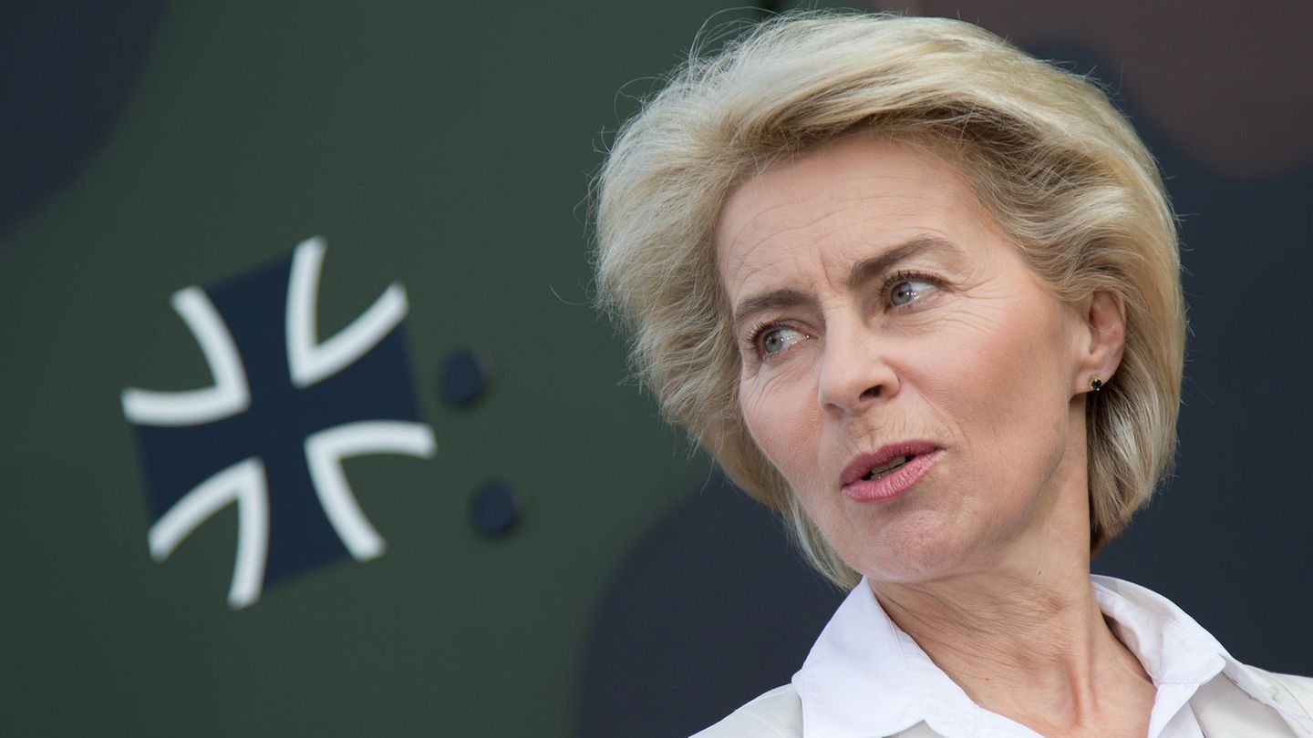 Bundesverteidigunsministerin Ursula von der Leyen kritisiert den "falsch verstandenen Korpsgeist" bei der Bundeswehr