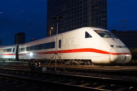 Bei dem ICE-Unfall in Dortmund wurden zwei Passagiere verletzt.