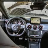Das unveränderte Cockpit des Mercedes CLA 250 4matic