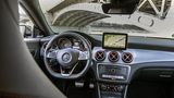 Das unveränderte Cockpit des Mercedes CLA 250 4matic