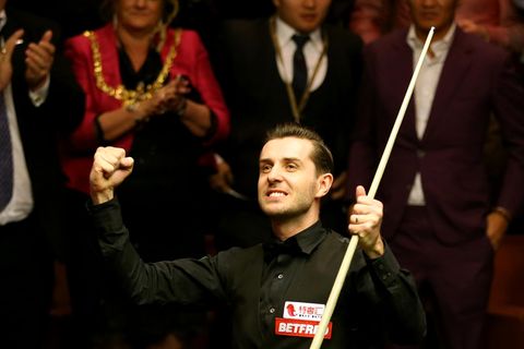 Snooker-Weltmeister Mark Selby bejubelt seinen Sieg