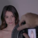 Nachdem dem Bankrott ihrer Eltern hat Salena nur ein Ziel: Nie wieder arm sein.