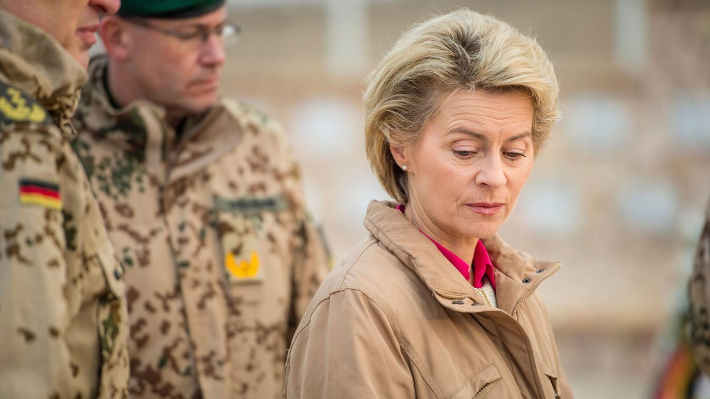 Ursula von der Leyen hat der Bundeswehr "Haltungsprobleme" und "Führungsschwäche" vorgeworfen