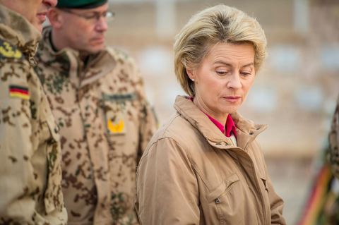 Ursula von der Leyen hat der Bundeswehr "Haltungsprobleme" und "Führungsschwäche" vorgeworfen