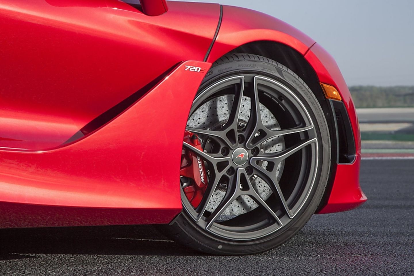 McLaren 720S - Pirelli lässt grüßen