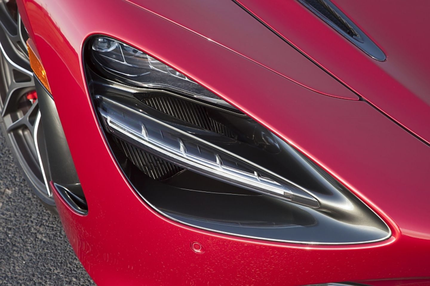 McLaren 720S - Licht trifft Lufteinlass
