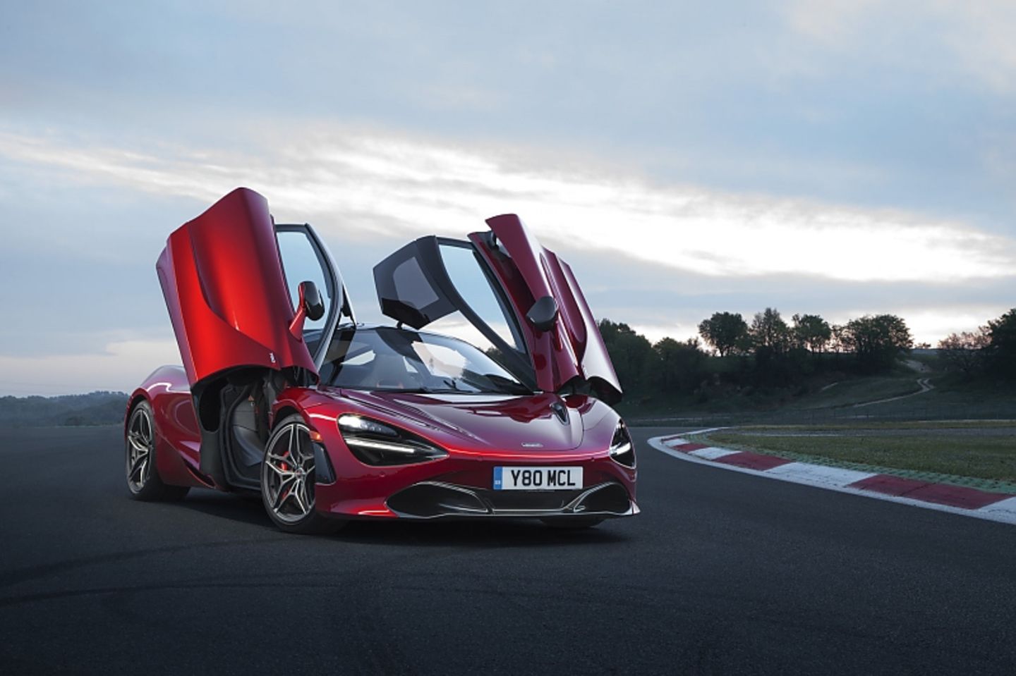 McLaren 720S - die Türen öffnen nach oben