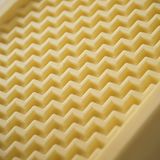 In Sitzen befindet sich Schaumstoff mit einer größeren Dichte