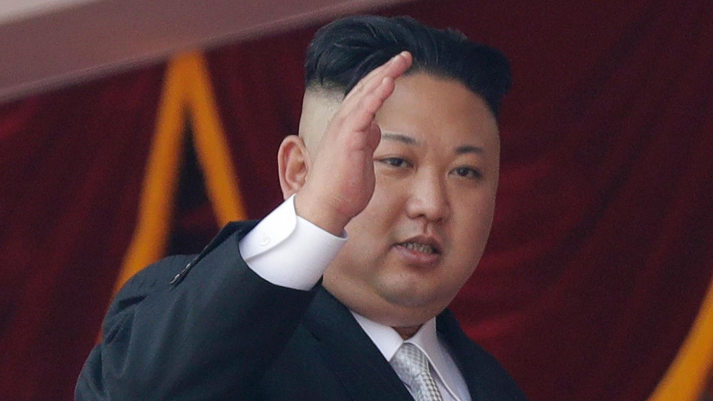 Nordkoreas Machthaber Kim Jong Un bei einer Militärparade