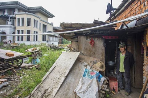 Bauruinen: Warum dieser Mann und sein Hund eine chinesische Geisterstadt bewachen