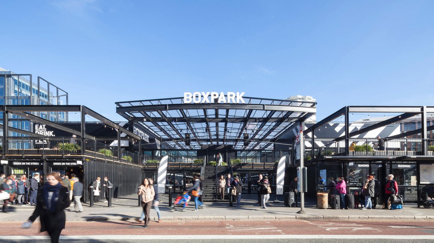 Das Einkaufszentrum Boxpark Croydon wurde im Oktober 2016 südlich von London eröffnet. 70 Schiffscontainer wurden verbaut.   Boxpark 