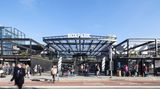 Das Einkaufszentrum Boxpark Croydon wurde im Oktober 2016 südlich von London eröffnet. 70 Schiffscontainer wurden verbaut.   Boxpark 