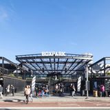 Das Einkaufszentrum Boxpark Croydon wurde im Oktober 2016 südlich von London eröffnet. 70 Schiffscontainer wurden verbaut.   Boxpark 