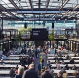 Die untere Ladengalerie wurde wurde aus den Containern errichtet.  Boxpark 