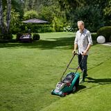 Akku-Rasenmäher: Bosch Rotak 37 LI  Wer beim Rasenmäher die Strippe kappen will, sollte sich den Bosch Rotak 37 LI ansehen. Der landet mit einer Gesamtnote von "gut" (2,1) nur knapp hinter dem Testsieger, kostet mit einem Preis ab 370 aber nur knapp die Hälfte. Der Bosch mäht gut, der Akku hält ebenfalls lange. Einzige Schwäche: Mit 2:13 Stunden für eine volle Ladung hängt er recht lange an der Steckdose.  Den vollständigen Test finden Sie hier gegen Gebühr.