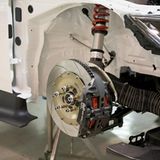 Dicke Bremsen sorgen im Seat Leon Cup Racer 2017 für bissige Verzögerung