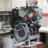 Der Motor vom Band wird vor dem Einbau komplett auseinander genommen Seat Leon Cup Racer 2017