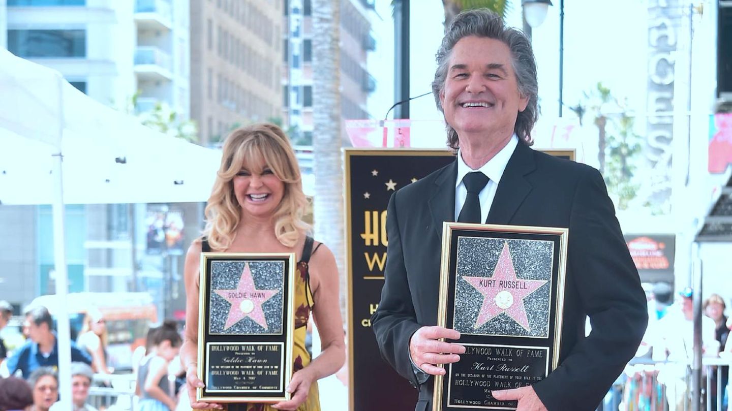 Goldie Hawn Und Kurt Russell Erhalten Sterne Auf Walk Of Fame Stern De