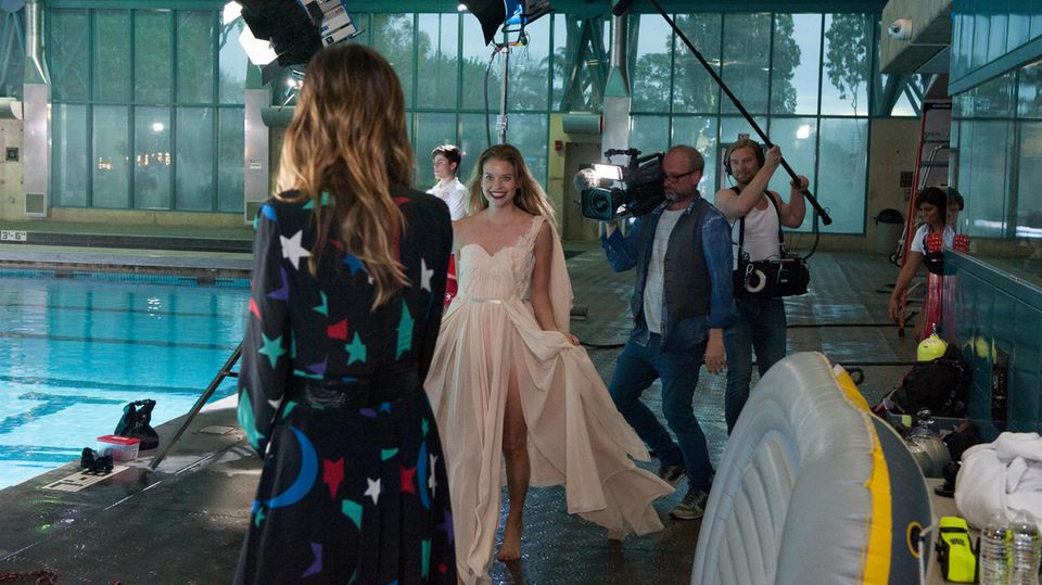 GNTM-Kandidatin Sabine hatte es beim Unterwassershooting schwer GNTM-Kandidatin Sabine kommt zum Unterwassershooting