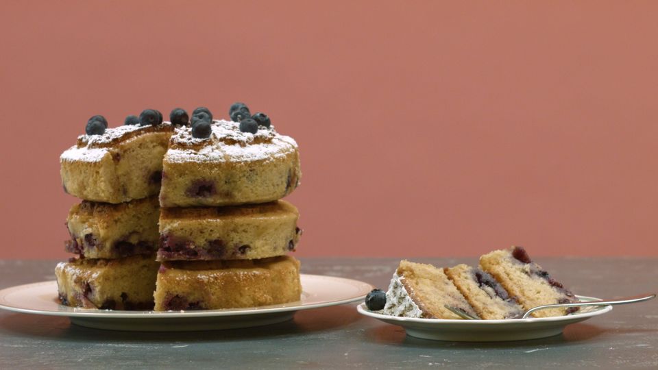 Blaubeer-Waffel-Kuchen: Warum Waffeln oder Kuchen, wenn auch beides geht?