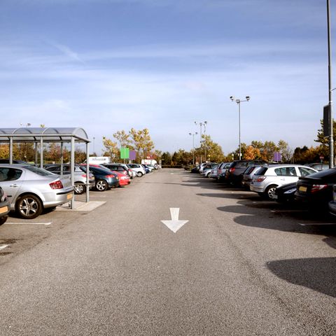 Parken beim Supermarkt