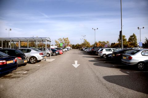 Parken beim Supermarkt