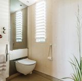 Das Bad besitzt eine komfortable Größe.