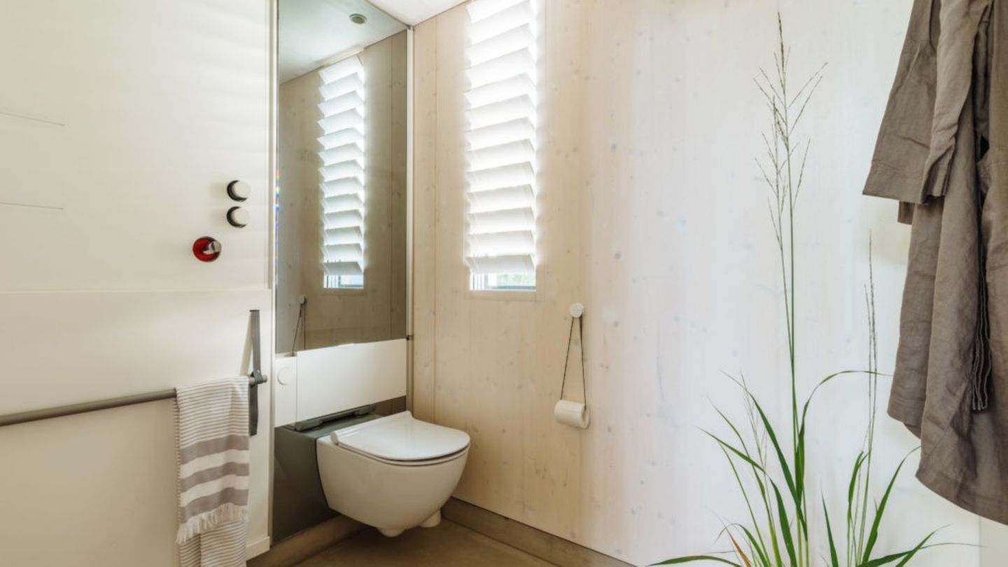 Das Bad besitzt eine komfortable Größe.