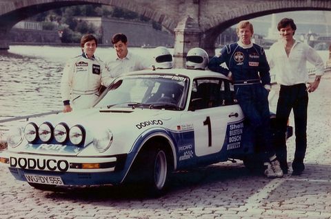 Dieter Röscheisen (rechts) mit Walter Röhrl (Mitte) und Christian Geistdörfer (ganz links)