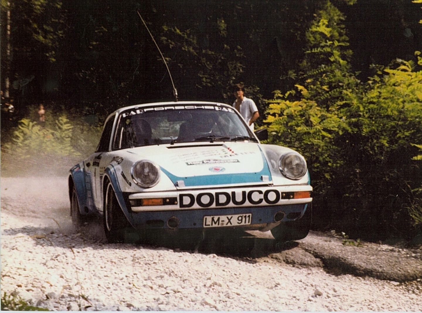 Walter Röhrl lässt den Doduco-Porsche fliegen