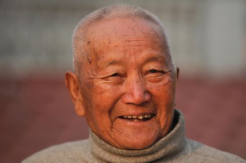 Mount-Everest-Bergsteiger Min Bahadur Sherchan lächelt in die Kamera