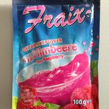 Das Getränkepulver vom "Typ Himbeere" enthält tatsächlich Himbeerpulver. Leider nur 0,1 Prozent. Um eine ganze Himbeere zu konsumieren (abgebildet sind sieben), müsste man schon ein halbes Dutzend Packungen zusammenrühren.