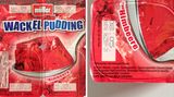 Bei diesem Himbeer-Wackelpudding ist das Wörtchen "Typ" nur mit der Lupe lesbar. Himbeeren sind laut Zutatenliste nicht enthalten, simuliert werden sie durch "färbendes Pflanzenkonzentrat Karotte" sowie Aroma.