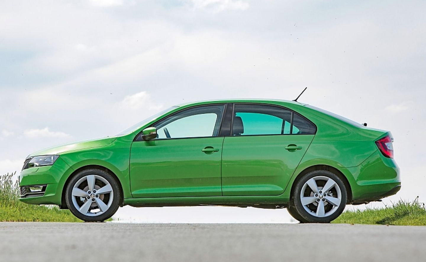 Der Skoda Rapid ist 4,48 Meter lang,...