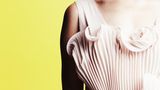 Für das Abendkleid von H & M wurden 89 PET-Flaschen wiederverwertet