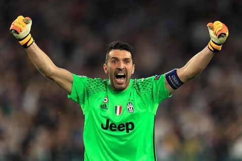 Gigi Buffon von Juventus Turin jubelt im hellgrünen Dress - Er steht im Champions-League-Finale