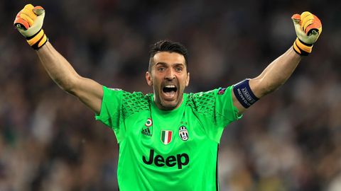Gigi Buffon von Juventus Turin jubelt im hellgrünen Dress - Er steht im Champions-League-Finale