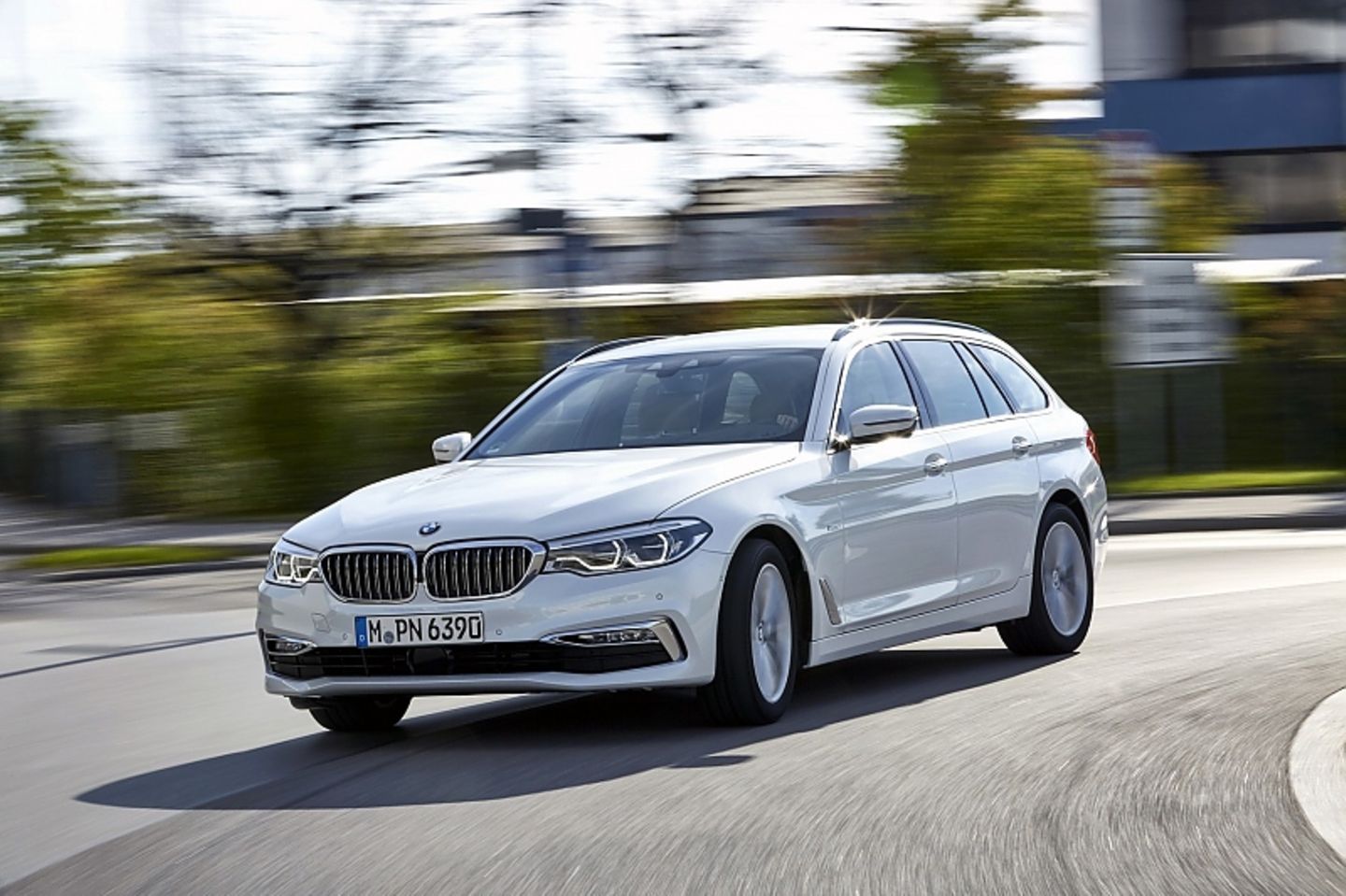 Der BMW 5er Touring ist dank der aufpreispflichtigen Hinterachslenkung sehr agil