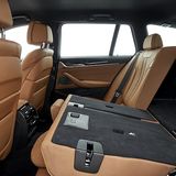 Die Rückbanklehnen lassen sich geteilt umlegen