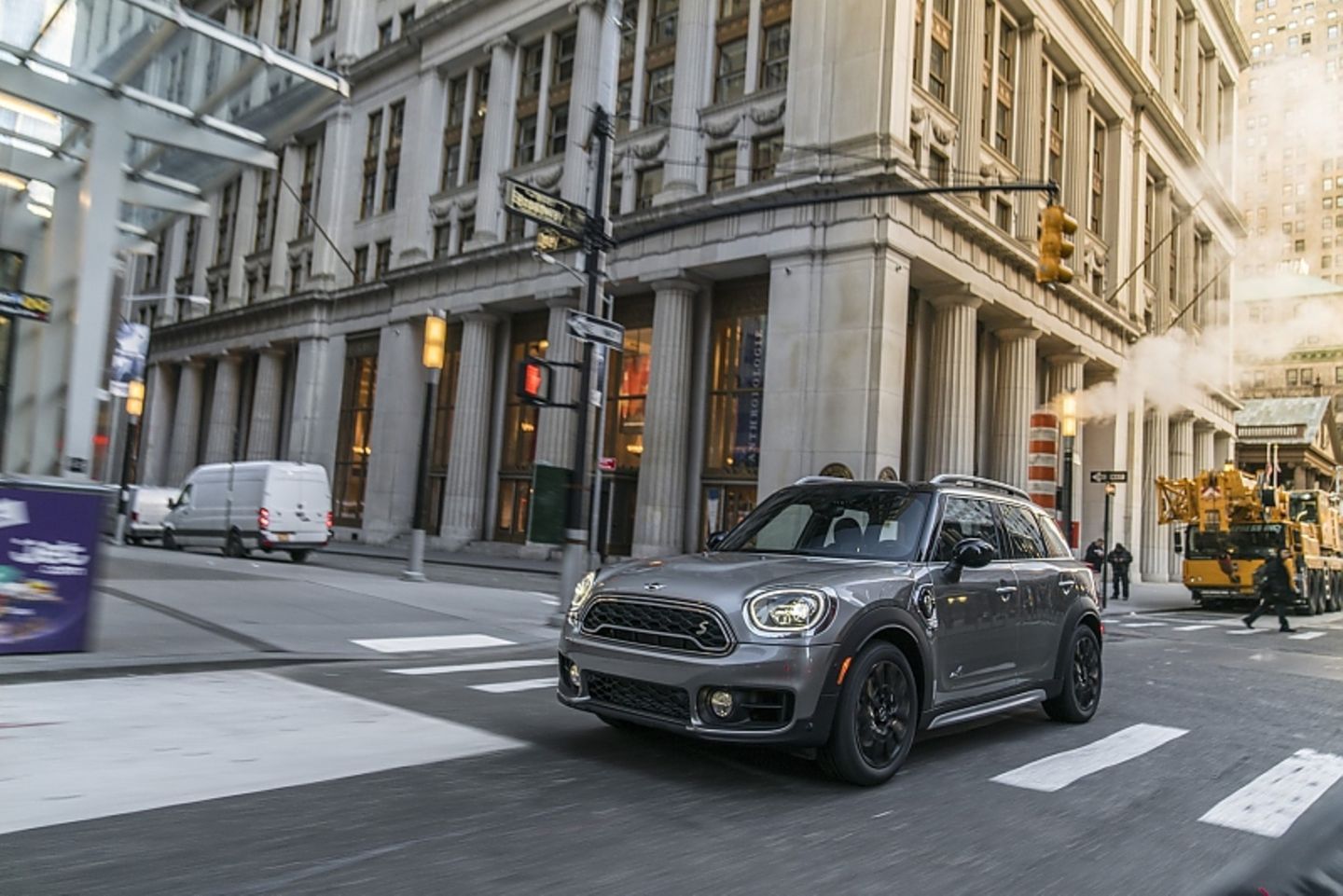 Die Höchstgeschwindigkeit des Mini Cooper S E Countryman All4 beträgt 198 km/h