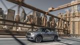 Sobald die Batterie leer ist, müht sich der Dreizylinder nach Kräften