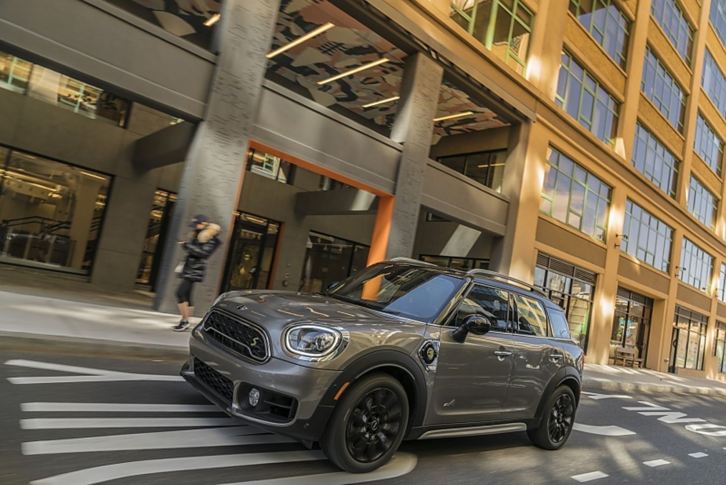 Die Lenkung des Mini Cooper S E Countryman All4 ist sehr direkt