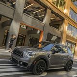 Die Lenkung des Mini Cooper S E Countryman All4 ist sehr direkt