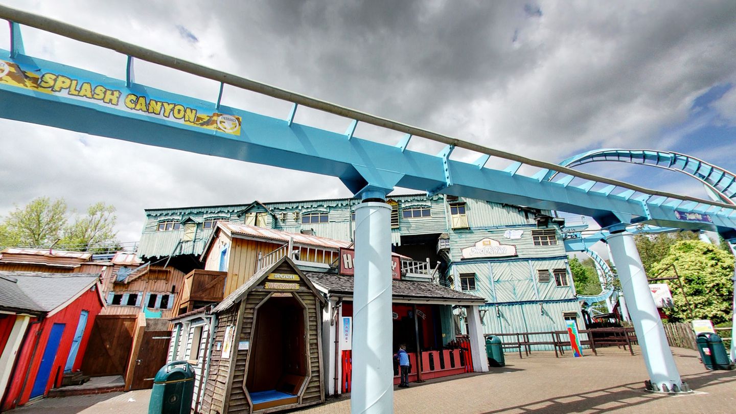 Wildwasserbahn im Drayton Manor Themenpark