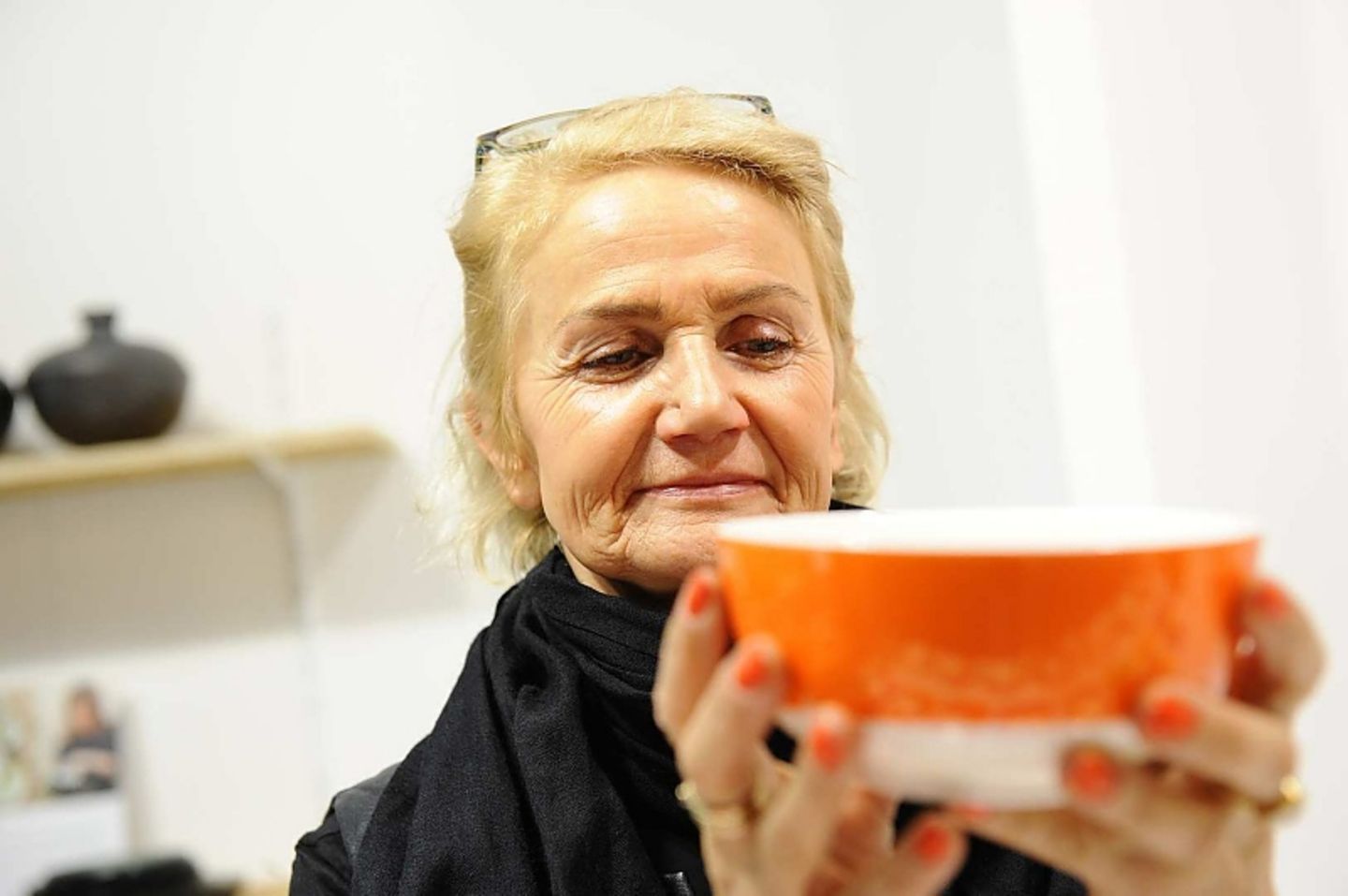 Maria Greger bei der Arbeit in ihrem Colour and Trim-Studio.