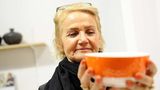 Maria Greger bei der Arbeit in ihrem Colour and Trim-Studio.