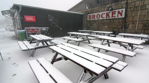 Eisheiligen: Schnee liegt am 15. Mai 2016 auf dem Brocken