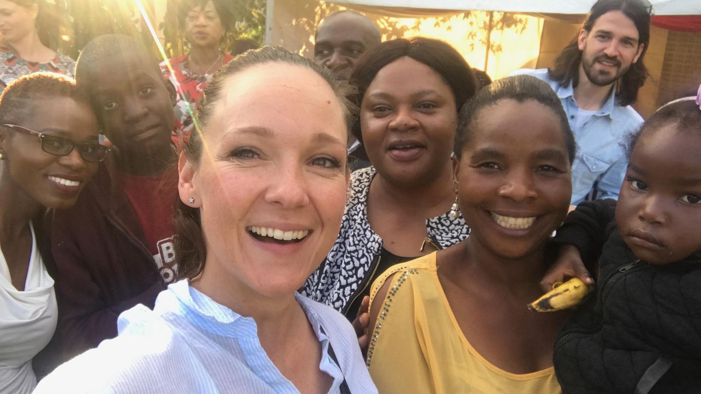 Carolin Kebekus in Sambia